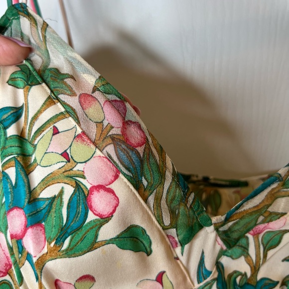 Diane Von Furstenberg Silk Woman’s Top - Size 4 - Picture 5 of 5